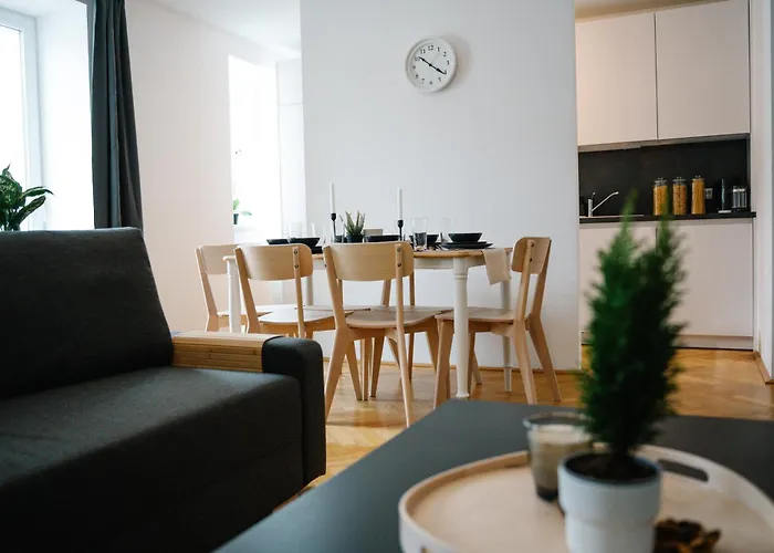 110qm, 4 Bedroom, Near Schoenbrunn Appartement *