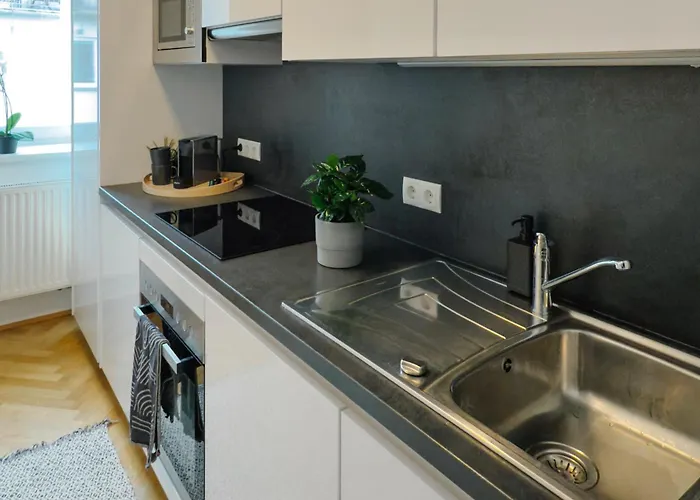 110qm, 4 Bedroom, Near Schoenbrunn *